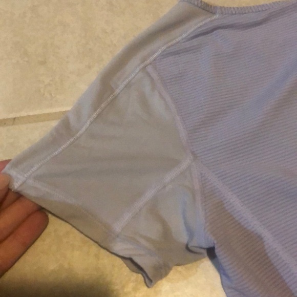 Lululemon Women’s Running shirt - Sz 6 - Picture 8 of 8